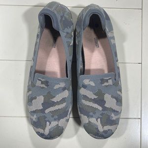 CLOUDSTEPPERS by Clarks Washable Knit Slip On Carly Dream Green Camo - size 7